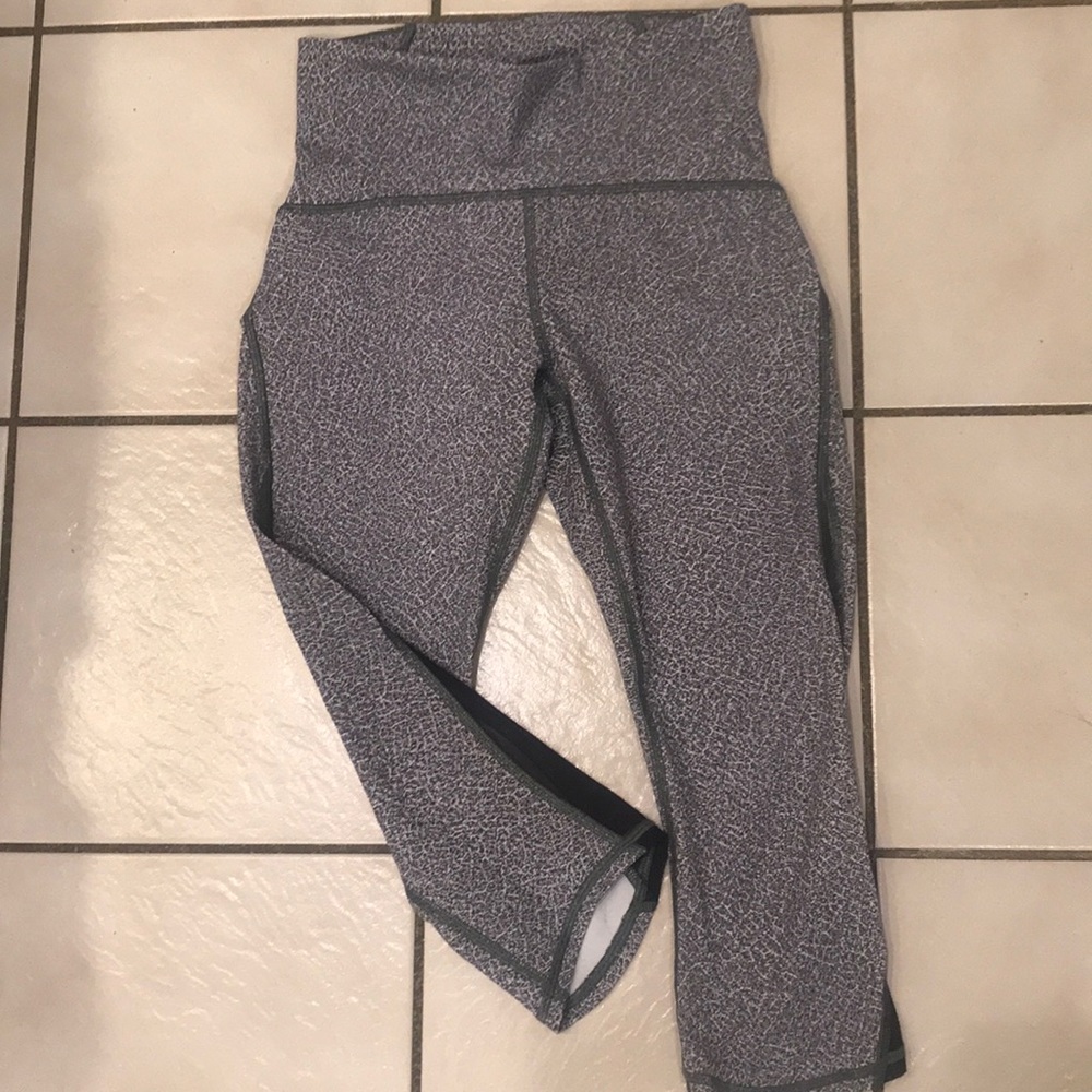 Lululemon size 4 silver and white crop leggings